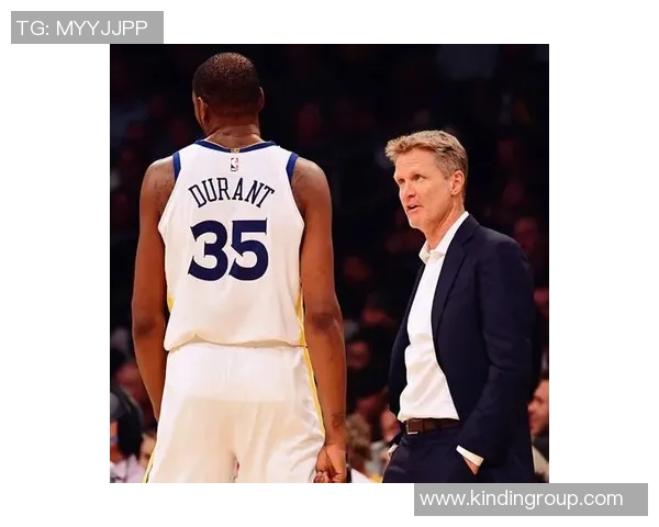 凯文杜兰特跨界挑战足球明星身份展现全新运动魅力与激情