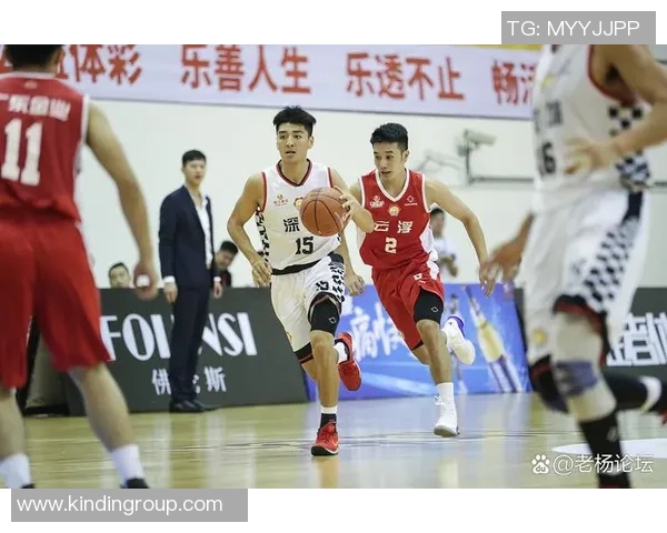 成都篮球队团队协作引发热议球迷对战术配合和球员默契提出不同看法