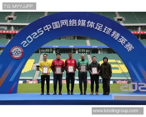 足球明星放狠话引发热议赛场争锋再掀波澜球迷期待精彩对决